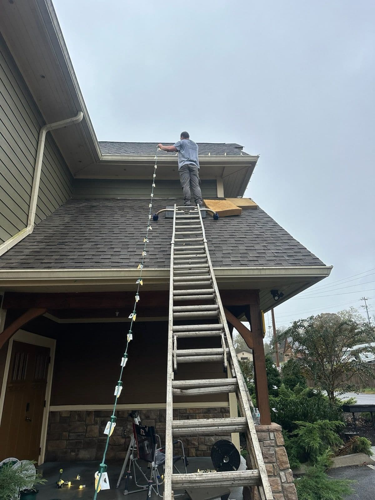 Gallery photos for Effortless Holiday Lighting in Maryville: Image #1