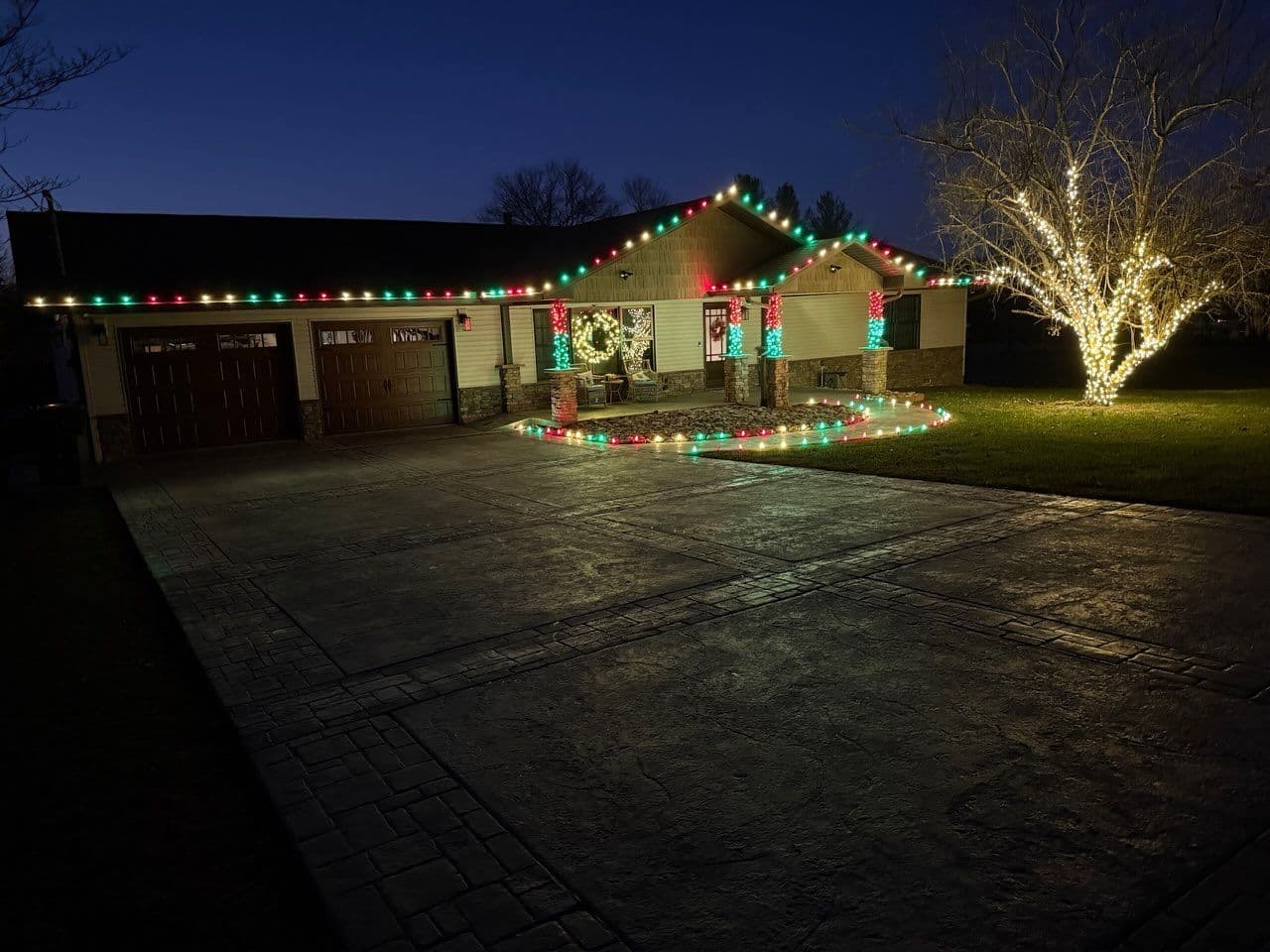 Gallery photos for Holiday Transformation with Custom Lighting: Image #3